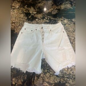 size 25 white Levi jeans